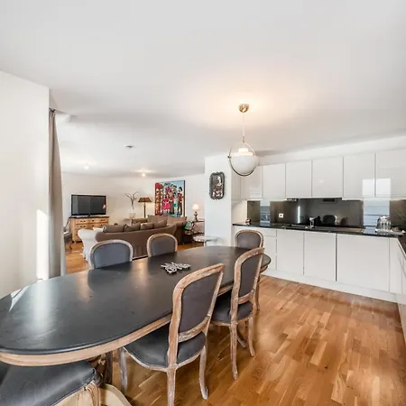 La Coupole Apartment *